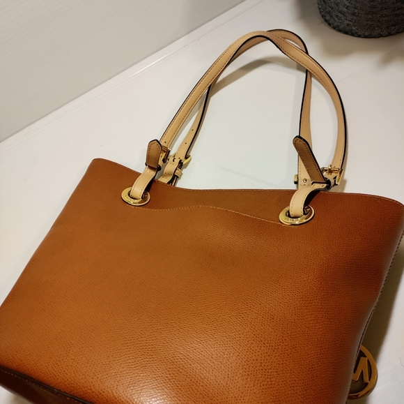 Michael Kors Camel Tote Handbag Saffiano Leather Medium - Picture 3 of 10